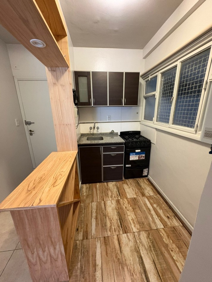 VENTA - DEPTO DOS AMBIENTES - FRENTE - BALCON