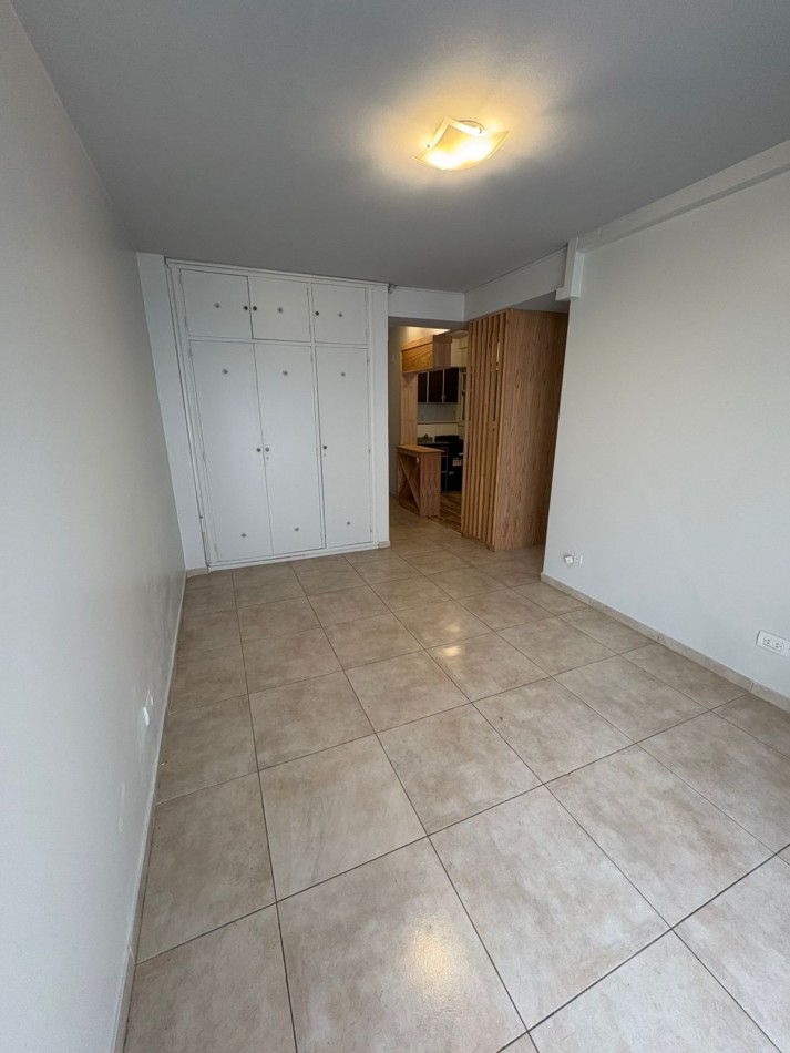 VENTA - DEPTO DOS AMBIENTES - FRENTE - BALCON
