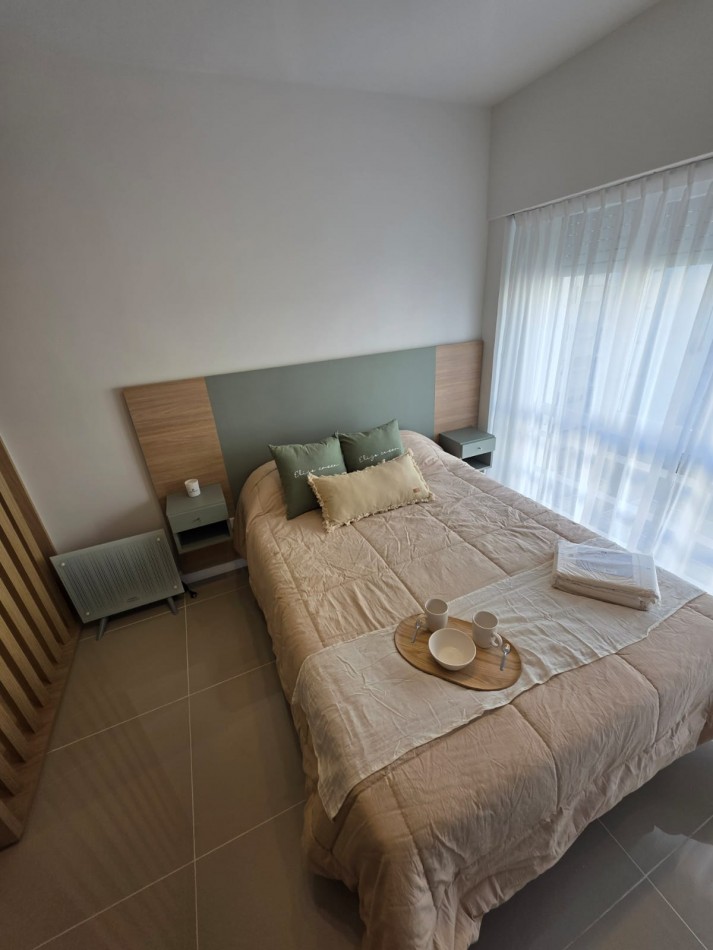 VENTA - AMBIENTE AMPLIO - LATERAL