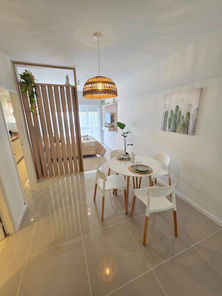 VENTA - AMBIENTE AMPLIO - LATERAL