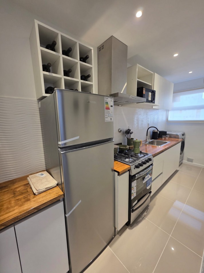 VENTA - AMBIENTE AMPLIO - LATERAL