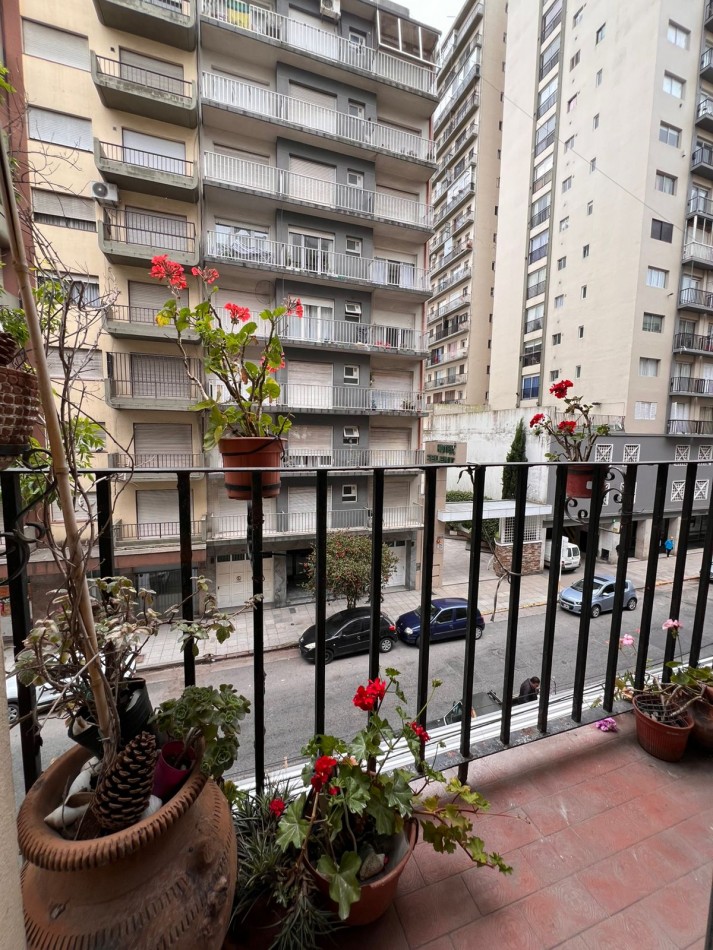 VENTA - DEPTO 3 AMBIENTES MAS DEPENDENCIA - PLAZA COLON