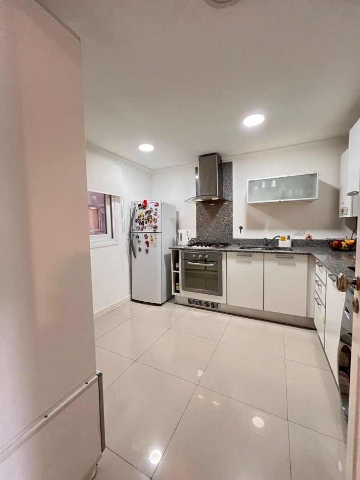 DEPARTAMENTO DE 2 AMB A LA CALLE CON COCHERA