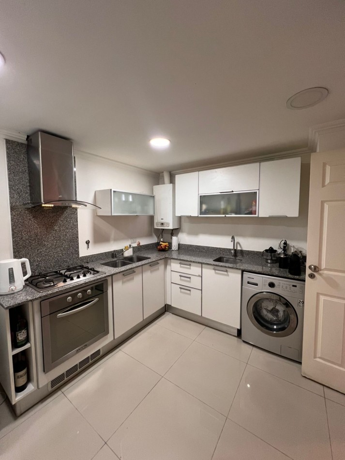 DEPARTAMENTO DE 2 AMB A LA CALLE CON COCHERA