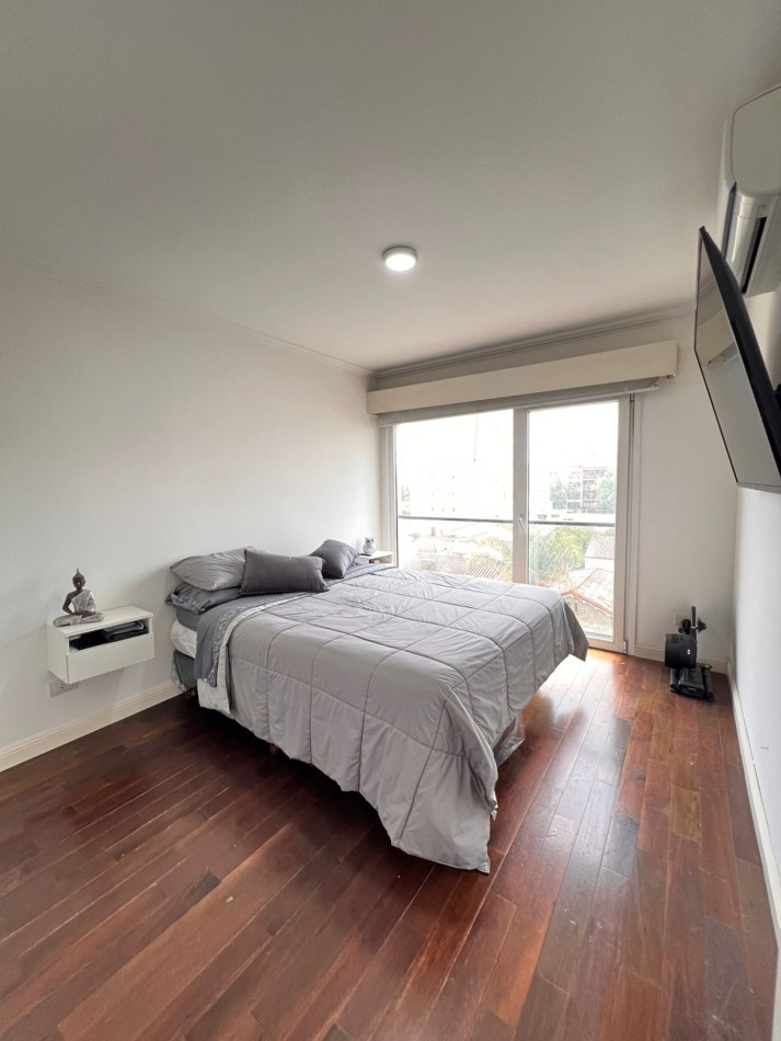 DEPARTAMENTO DE 2 AMB A LA CALLE CON COCHERA