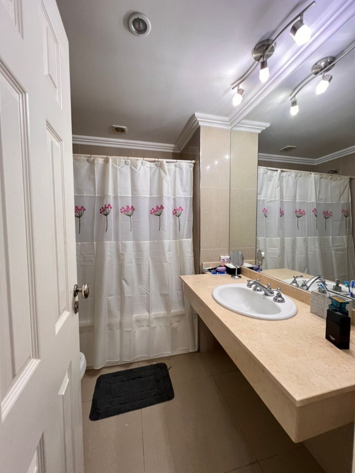 DEPARTAMENTO DE 2 AMB A LA CALLE CON COCHERA