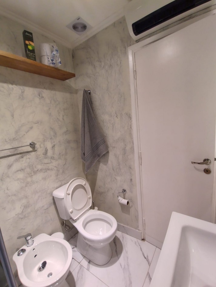 VENTA - DEPTO DOS AMBIENTES - FRENTE - RECICLADO