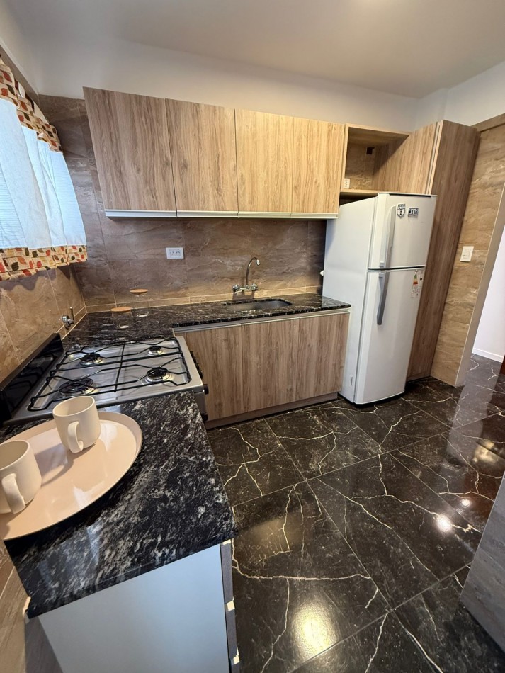 VENTA - DEPTO DOS AMBIENTES MAS DEPENDENCIA - FRENTE -BALCON