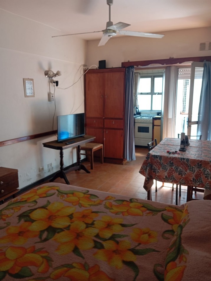 ALQUILER ESTUDIANTES 2026/ MARZO A DICIEMBRE - UN AMBIENTE CON BALCON - PLAZA COLON