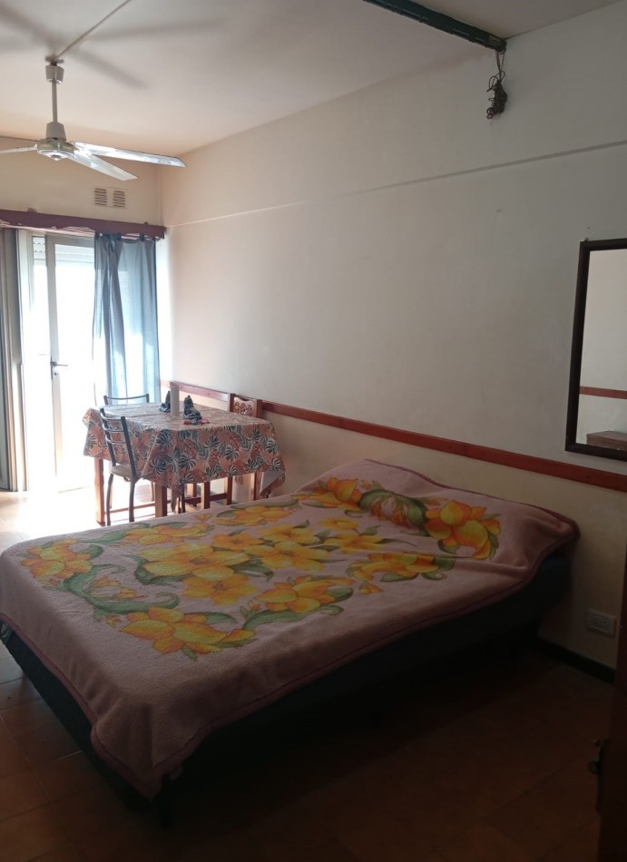 ALQUILER ESTUDIANTES 2026/ MARZO A DICIEMBRE - UN AMBIENTE CON BALCON - PLAZA COLON