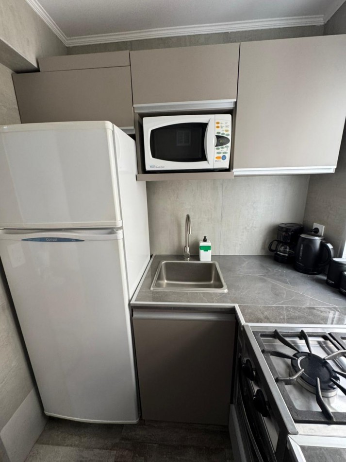 ALQUILER ESTUDIANTES 2026/ MARZO A DICIEMBRE - UN AMBIENTE CON BALCON - PLAZA COLON