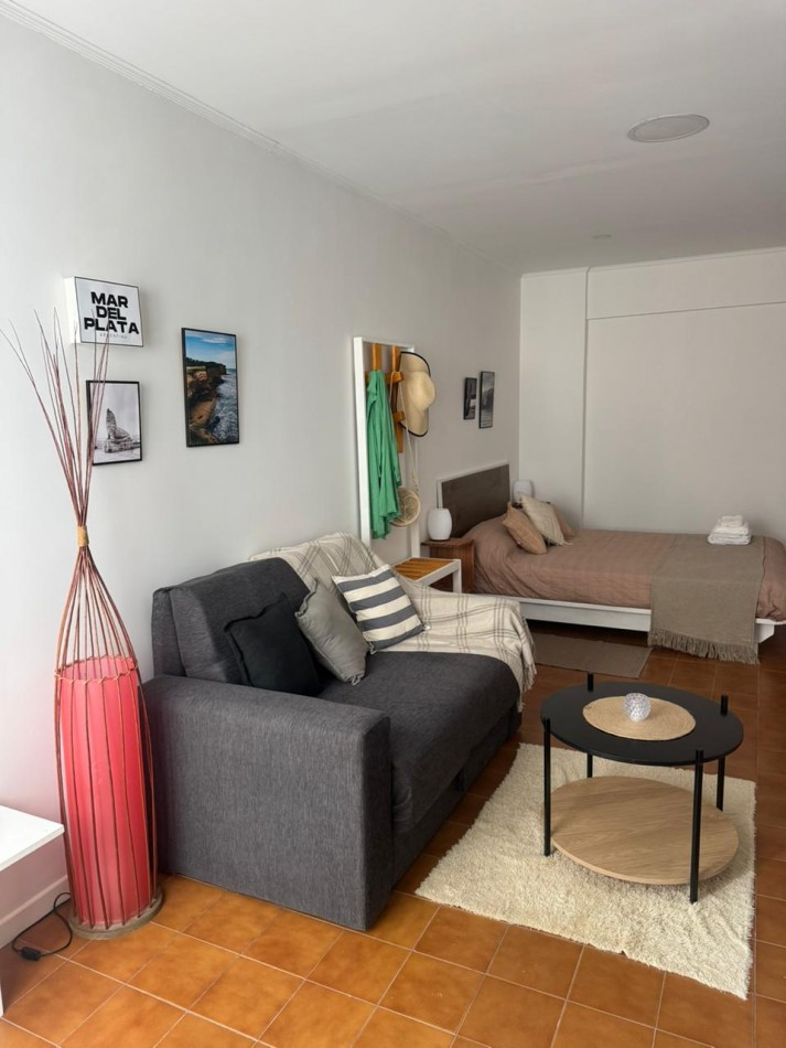 ALQUILER ESTUDIANTES 2026/ MARZO A DICIEMBRE - UN AMBIENTE CON BALCON - PLAZA COLON