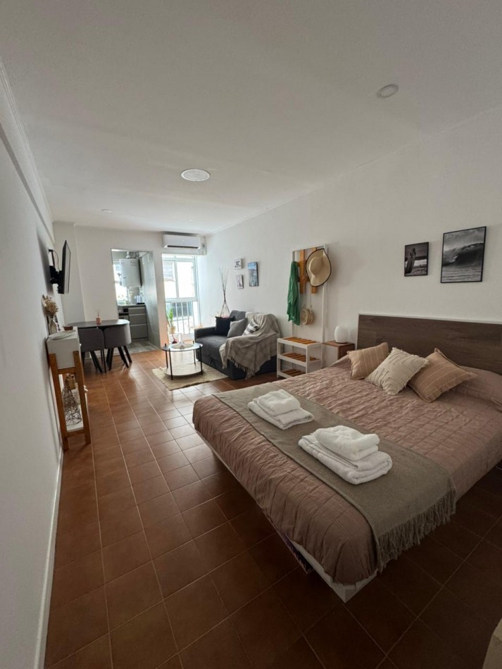 ALQUILER ESTUDIANTES 2026/ MARZO A DICIEMBRE - UN AMBIENTE CON BALCON - PLAZA COLON