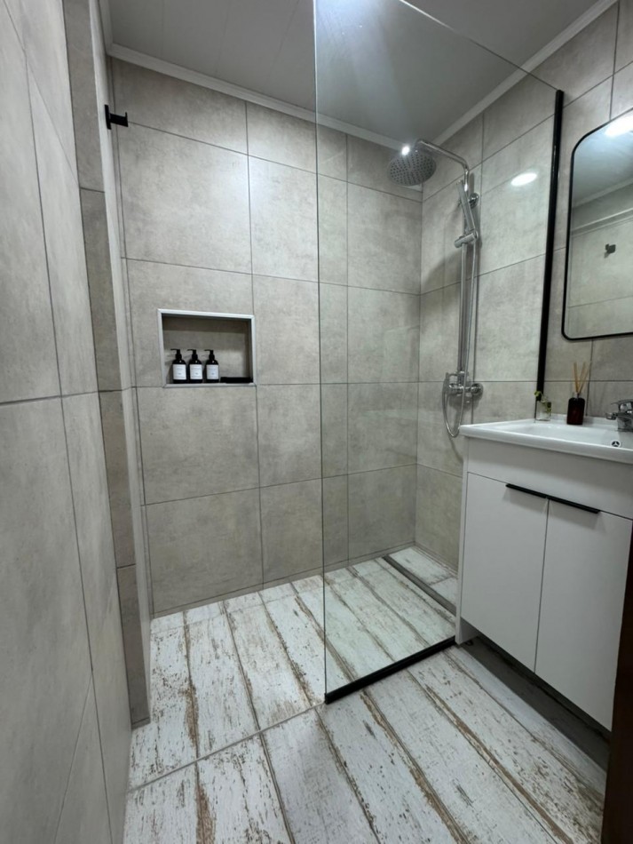 ALQUILER ESTUDIANTES 2026/ MARZO A DICIEMBRE - UN AMBIENTE CON BALCON - PLAZA COLON