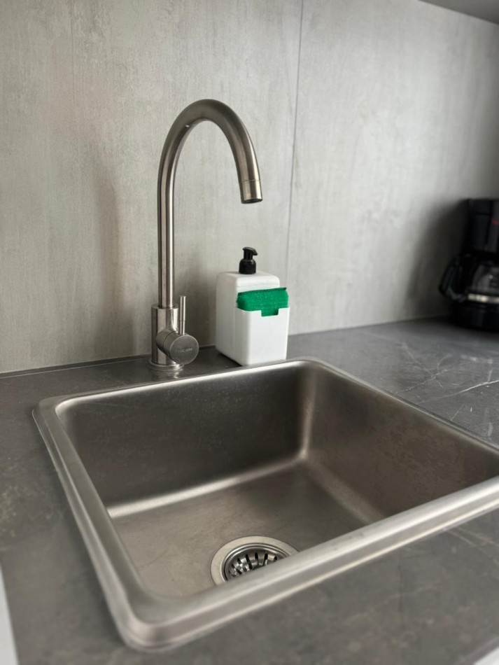 ALQUILER ESTUDIANTES 2026/ MARZO A DICIEMBRE - UN AMBIENTE CON BALCON - PLAZA COLON