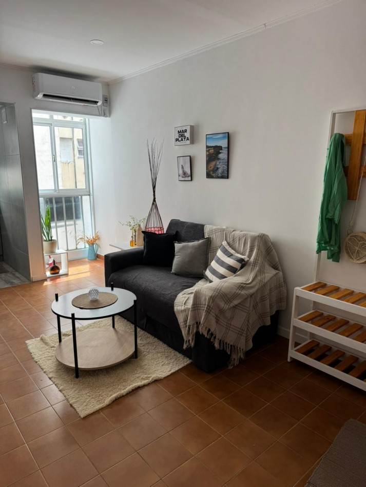 ALQUILER ESTUDIANTES 2026/ MARZO A DICIEMBRE - UN AMBIENTE CON BALCON - PLAZA COLON