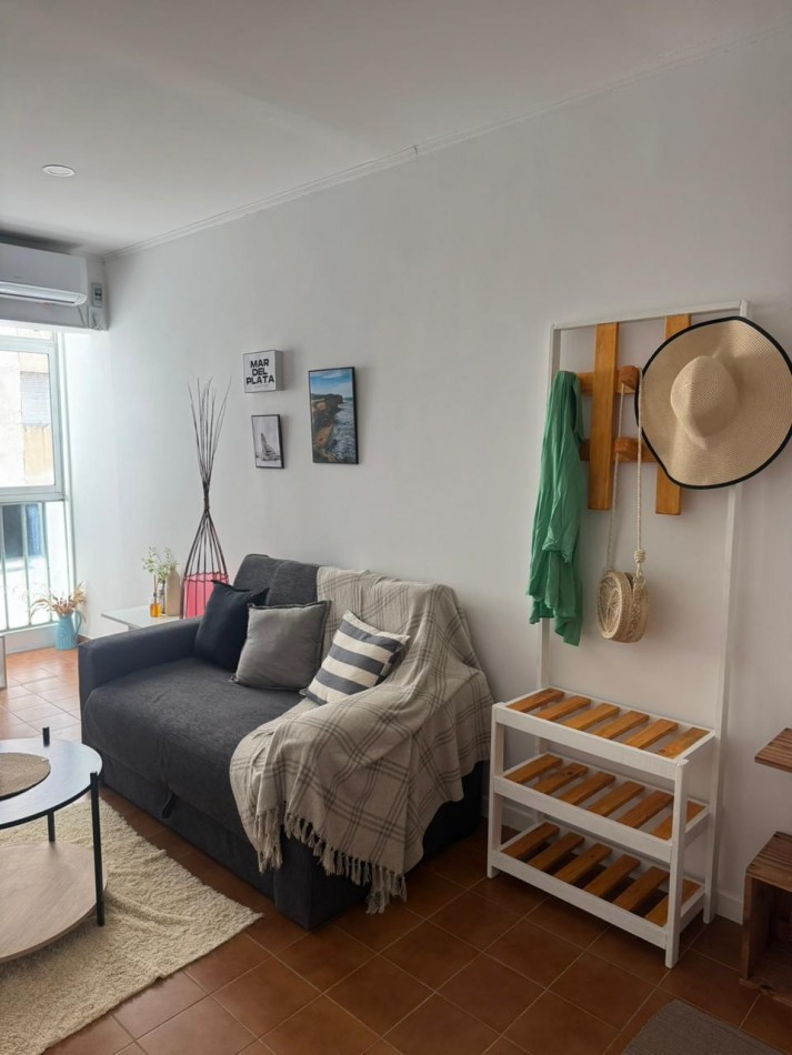 ALQUILER ESTUDIANTES 2026/ MARZO A DICIEMBRE - UN AMBIENTE CON BALCON - PLAZA COLON