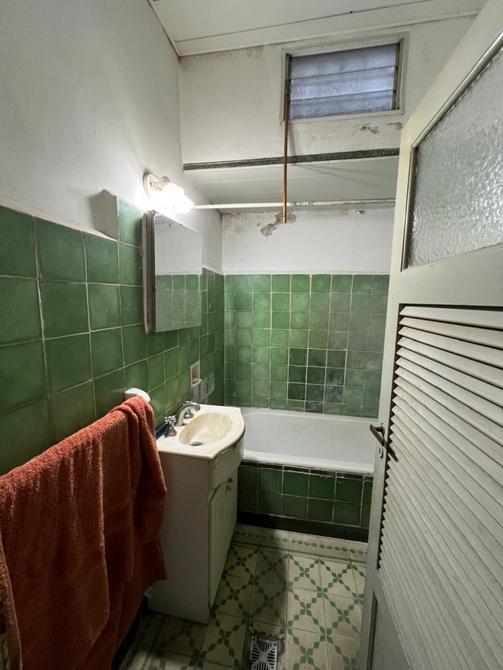 EN VENTA CASA A RECICLAR