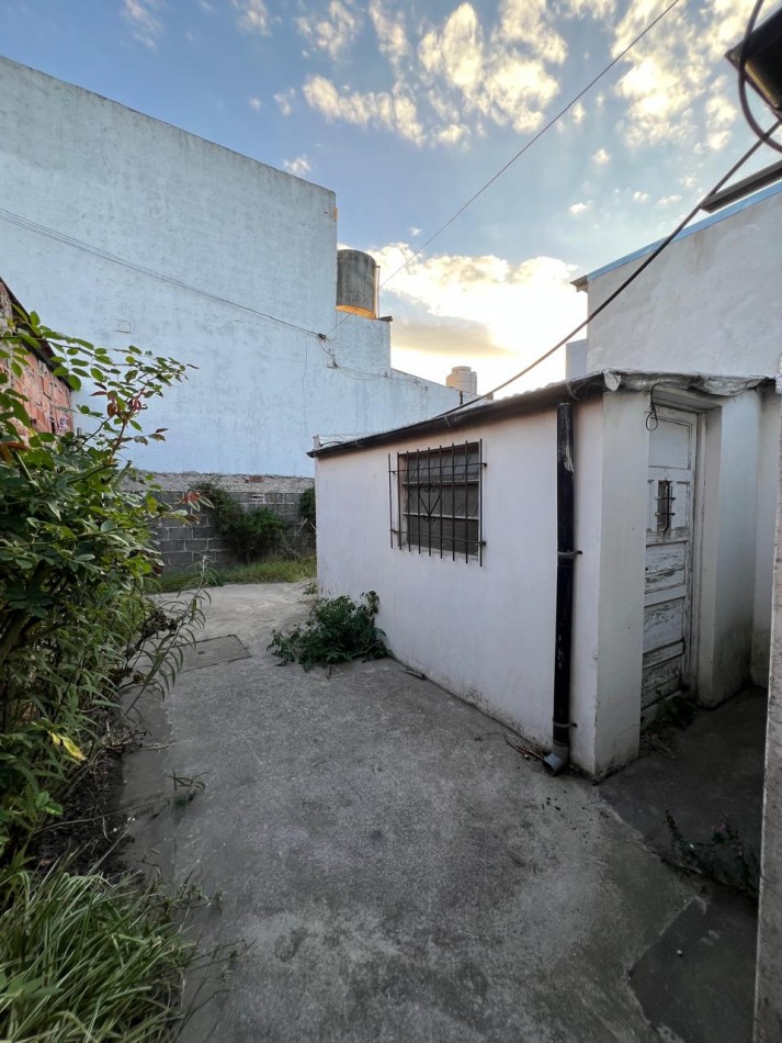 EN VENTA CASA A RECICLAR