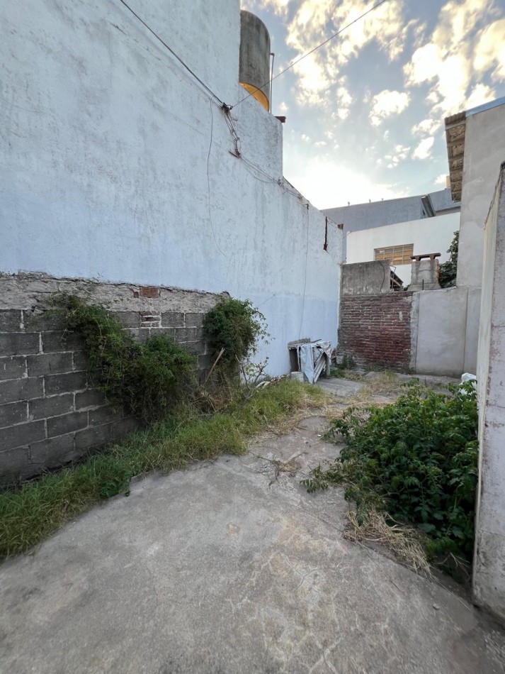 EN VENTA CASA A RECICLAR