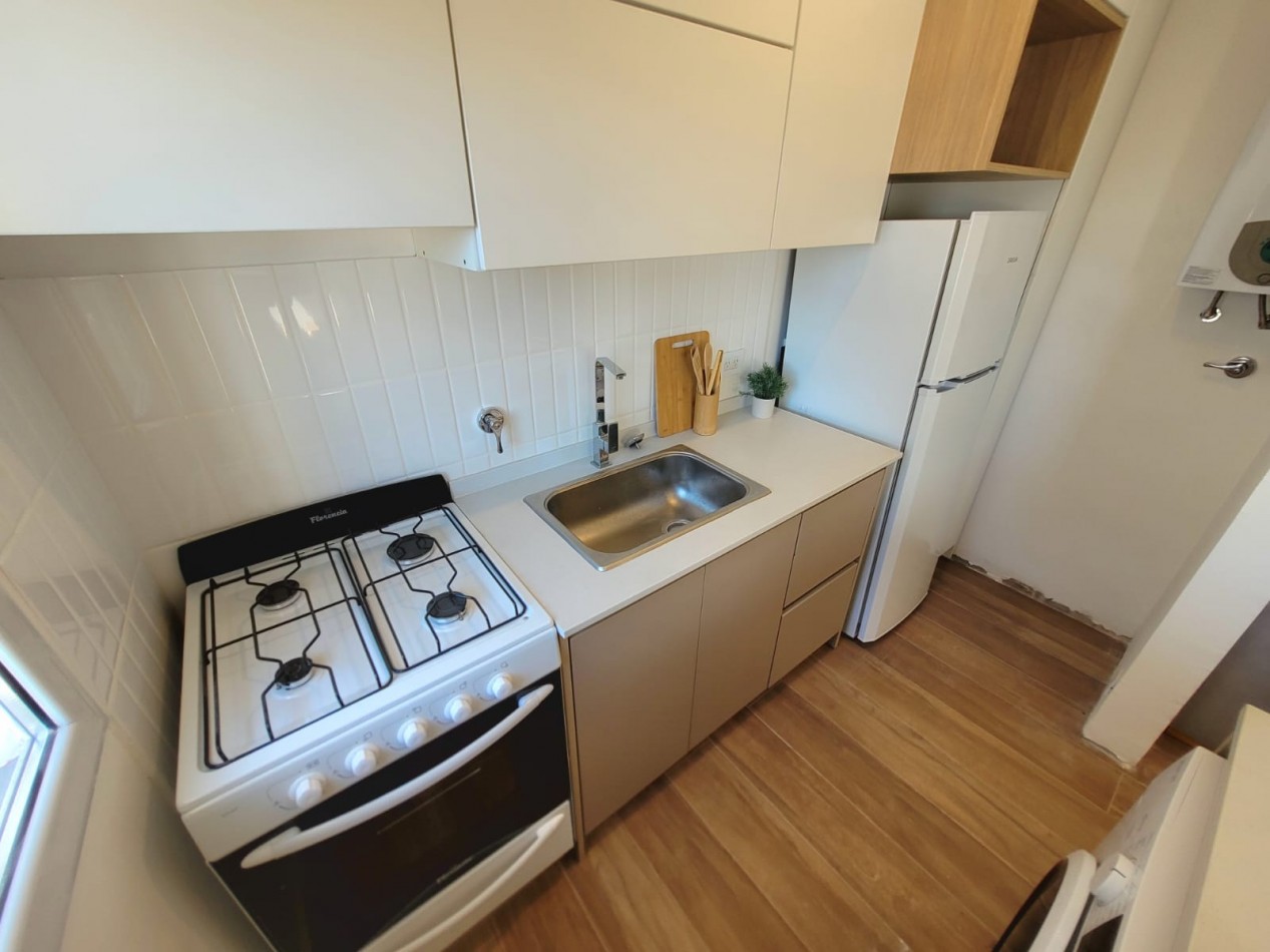 VENTA - DEPTO DOS AMBIENTES RECICLADO - ESPACIO DE COCHERA