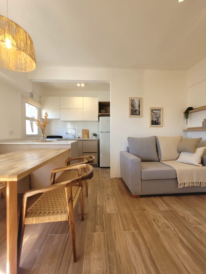 VENTA - DEPTO DOS AMBIENTES RECICLADO - ESPACIO DE COCHERA