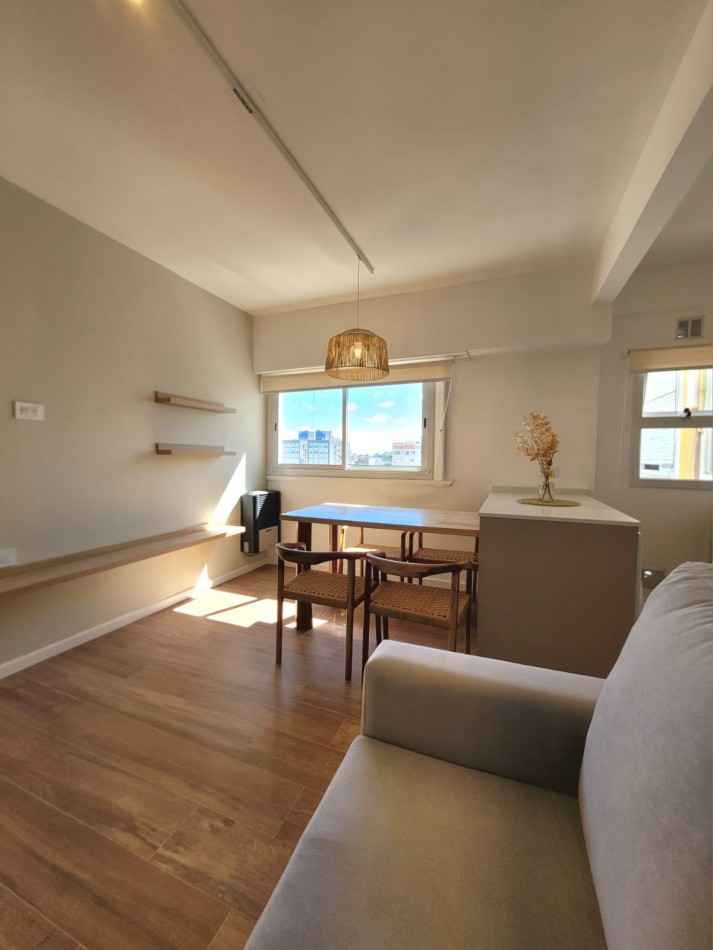 VENTA - DEPTO DOS AMBIENTES RECICLADO - ESPACIO DE COCHERA