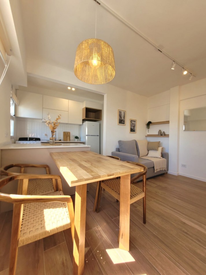 VENTA - DEPTO DOS AMBIENTES RECICLADO - ESPACIO DE COCHERA