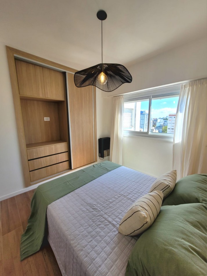 VENTA - DEPTO DOS AMBIENTES RECICLADO - ESPACIO DE COCHERA