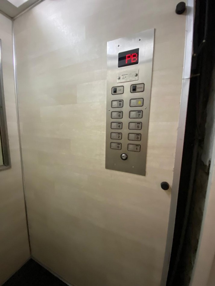VENTA - DEPTO TRES AMBIENTES EN SEMIPISO - CONTRAFRENTE ABIERTO