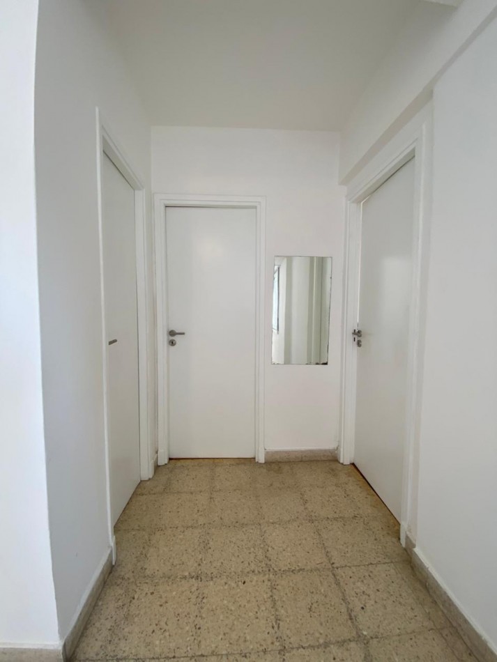 VENTA - DEPTO TRES AMBIENTES EN SEMIPISO - CONTRAFRENTE ABIERTO