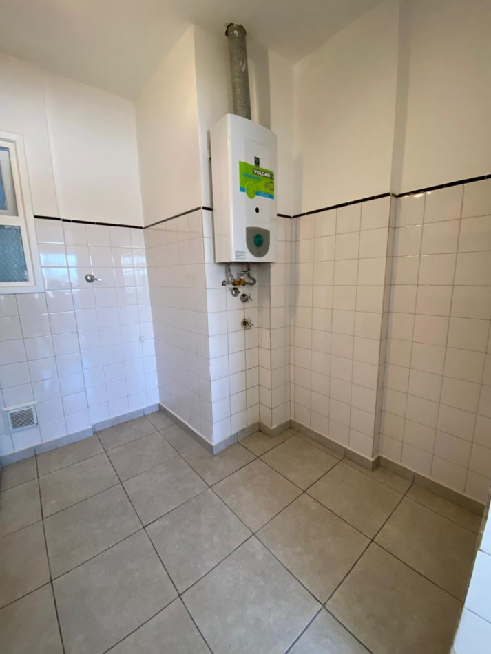 VENTA - DEPTO TRES AMBIENTES EN SEMIPISO - CONTRAFRENTE ABIERTO