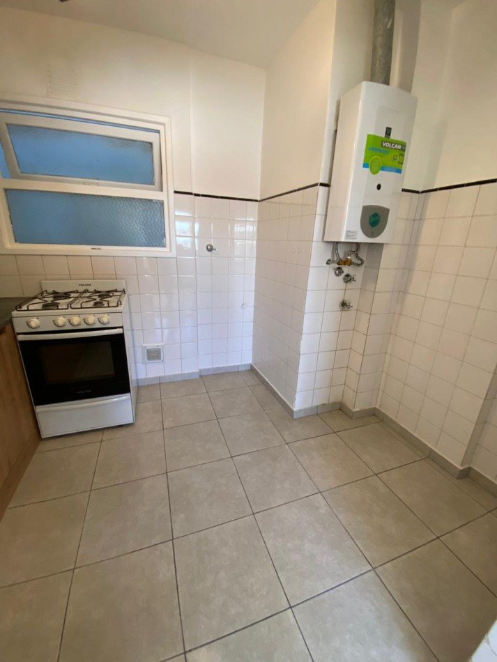 VENTA - DEPTO TRES AMBIENTES EN SEMIPISO - CONTRAFRENTE ABIERTO