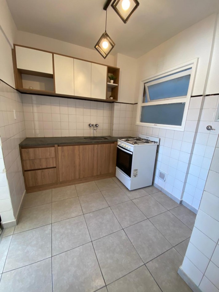 VENTA - DEPTO TRES AMBIENTES EN SEMIPISO - CONTRAFRENTE ABIERTO