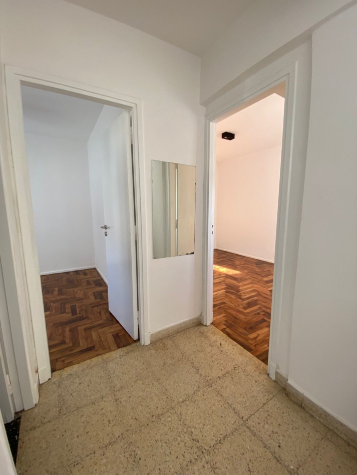 VENTA - DEPTO TRES AMBIENTES EN SEMIPISO - CONTRAFRENTE ABIERTO