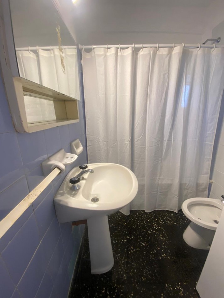 VENTA - DEPTO TRES AMBIENTES EN SEMIPISO - CONTRAFRENTE ABIERTO
