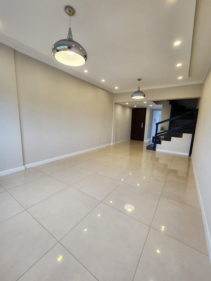 VENTA - DUPLEX 3 AMBIENTES - COCHERA - TUCUMAN Y PASO