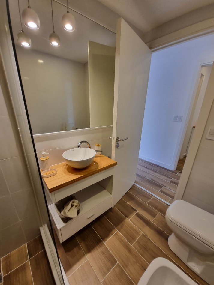 VENTA - DEPTO TRES AMBIENTES - FRENTE - BALCON