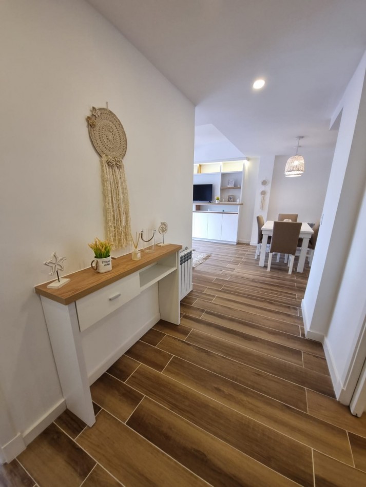 VENTA - DEPTO TRES AMBIENTES - FRENTE - BALCON