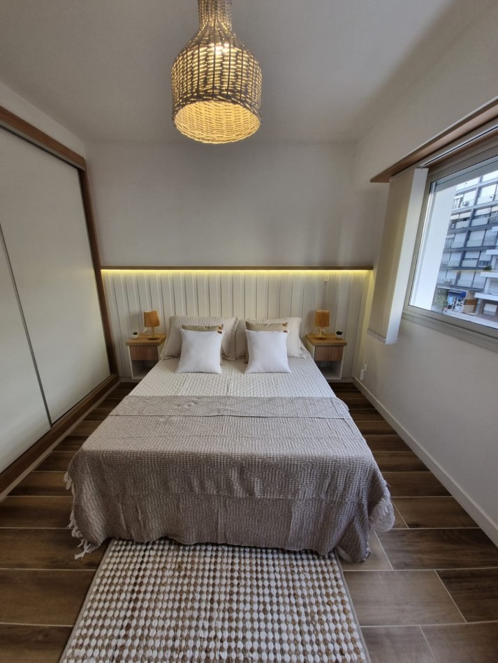 VENTA - DEPTO TRES AMBIENTES - FRENTE - BALCON