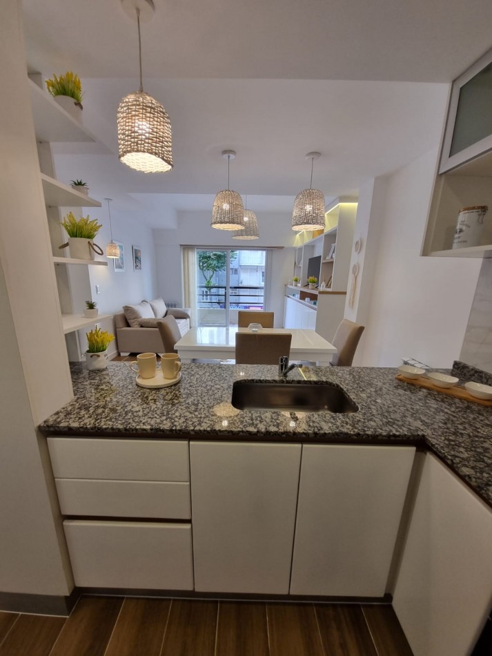 VENTA - DEPTO TRES AMBIENTES - FRENTE - BALCON