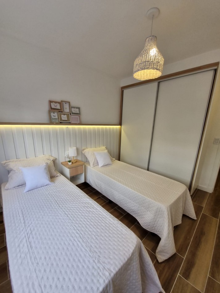 VENTA - DEPTO TRES AMBIENTES - FRENTE - BALCON