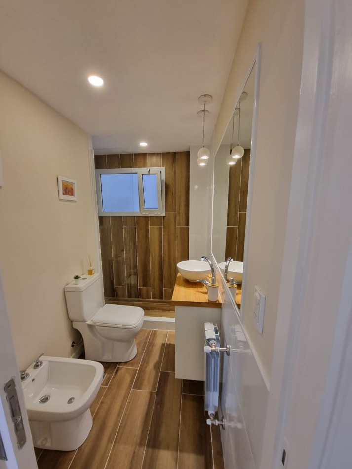 VENTA - DEPTO TRES AMBIENTES - FRENTE - BALCON