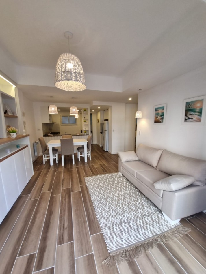 VENTA - DEPTO TRES AMBIENTES - FRENTE - BALCON