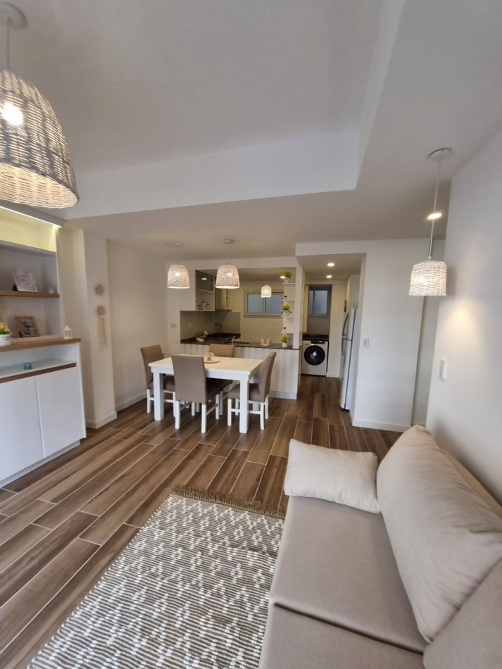 VENTA - DEPTO TRES AMBIENTES - FRENTE - BALCON