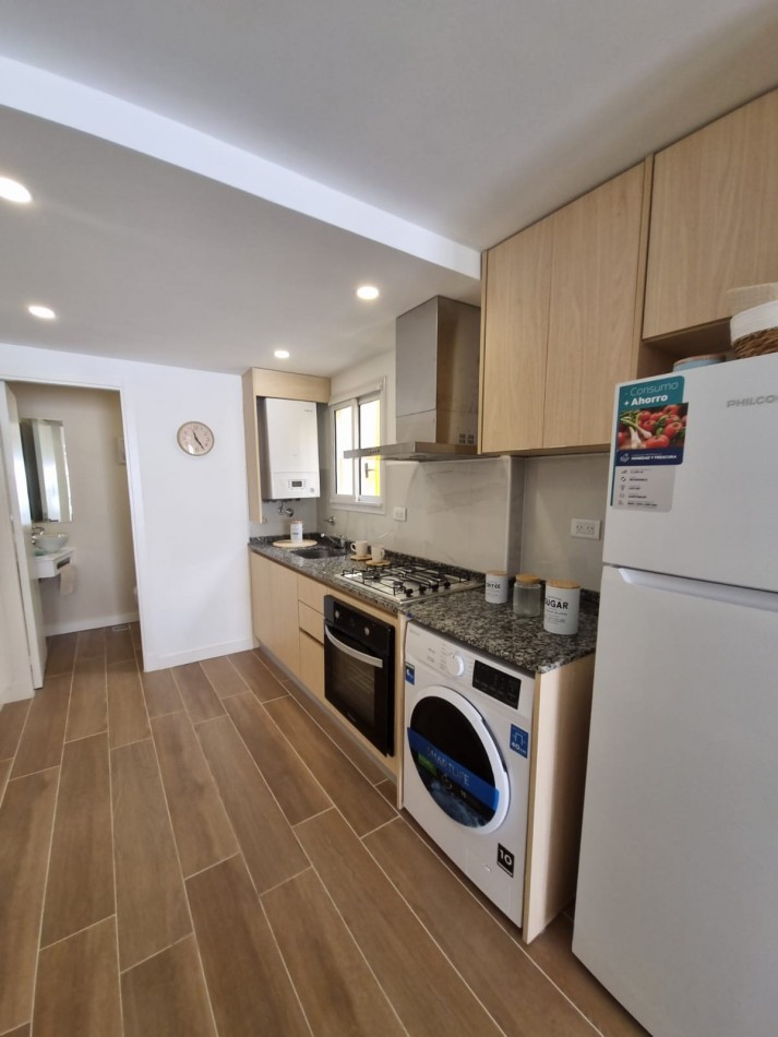 VENTA - DEPTO TRES AMBIENTES - FRENTE - BALCON