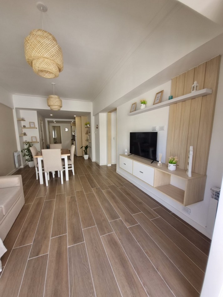 VENTA - DEPTO TRES AMBIENTES - FRENTE - BALCON