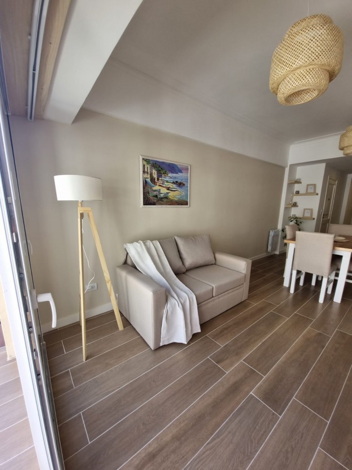 VENTA - DEPTO TRES AMBIENTES - FRENTE - BALCON