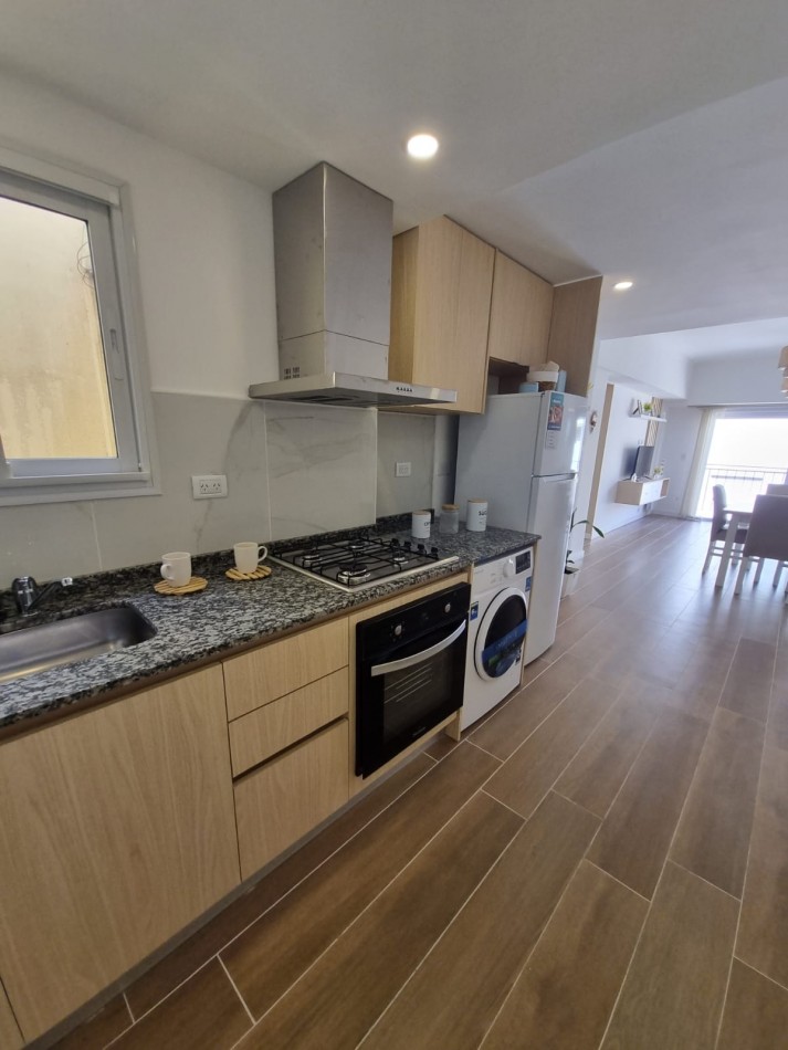 VENTA - DEPTO TRES AMBIENTES - FRENTE - BALCON