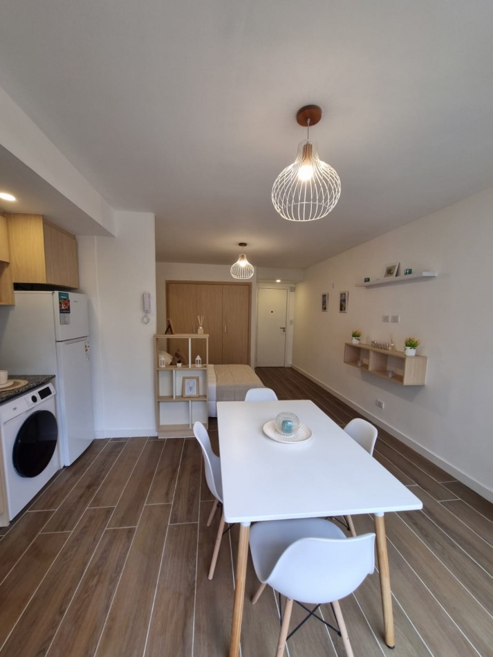 VENTA - DEPARTAMENTO UN AMBIENTE - FRENTE - BALCON